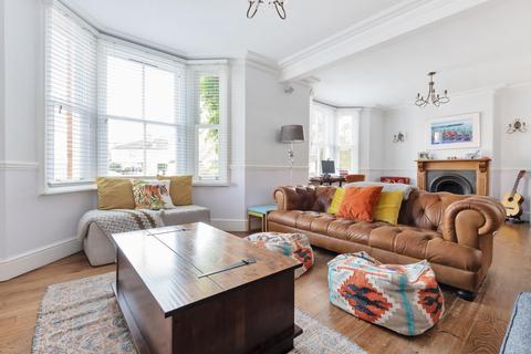 20 Summer Gardens, East Molesey, KT8 9LT