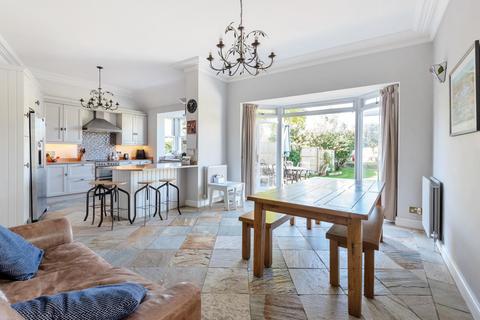 20 Summer Gardens, East Molesey, KT8 9LT