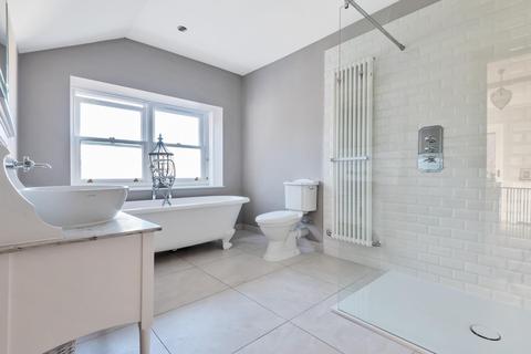 20 Summer Gardens, East Molesey, KT8 9LT
