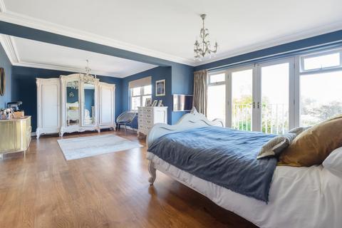 20 Summer Gardens, East Molesey, KT8 9LT