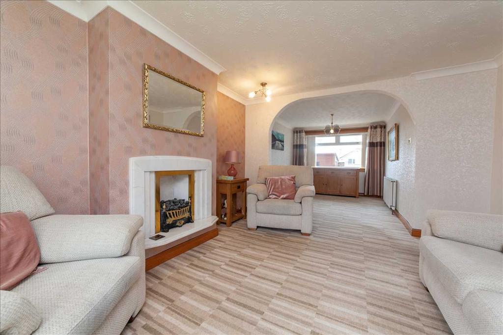 Fernside Walk, Hamilton 3 bed detached house £229,995