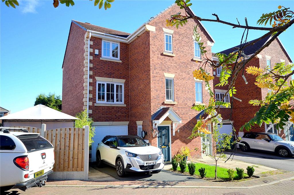Kiln Avenue, Mirfield, WF14 4 bed townhouse £230,000