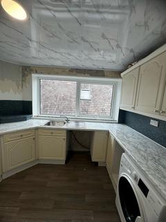 2 bedroom flat to rent, Bradford Road, Shipley, West Yorkshire, BD18