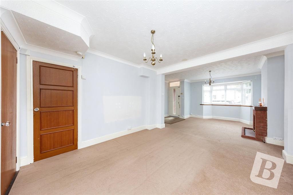 Henry Road, Chelmsford, Essex, CM1 3 bed end of terrace house £400,000