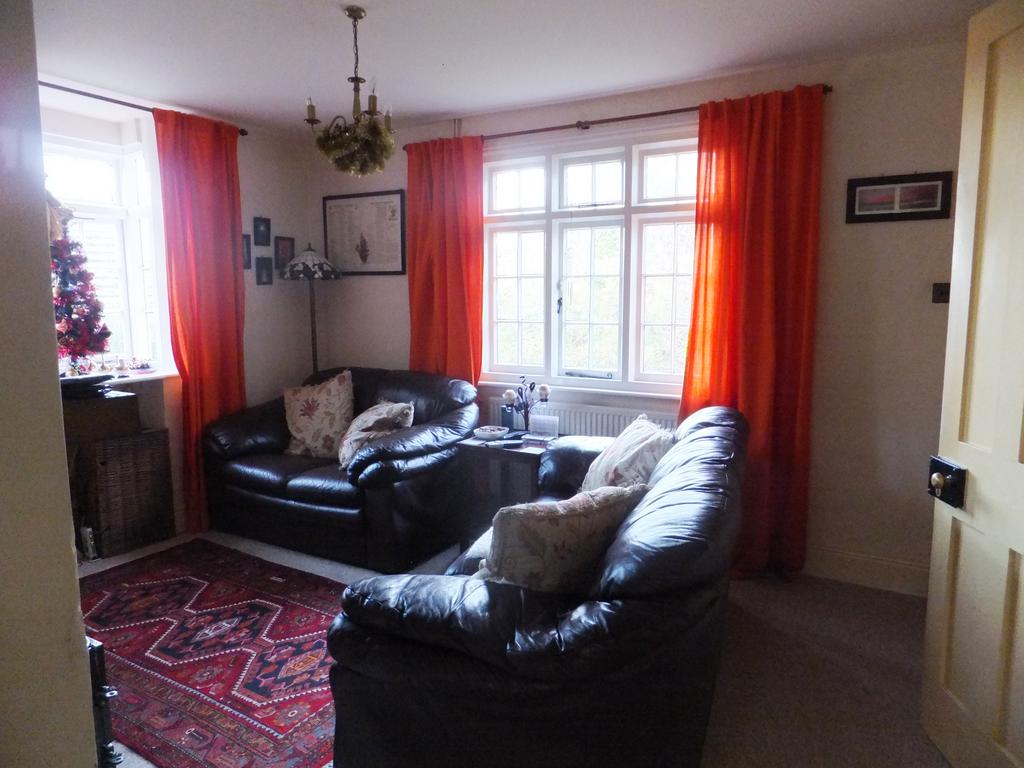 Pikes Hill, Lyndhurst SO43 2 bed semidetached house £1,195 pcm (£276 pw)