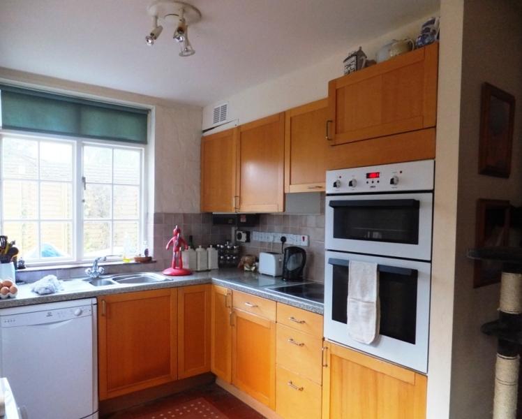 Pikes Hill, Lyndhurst SO43 2 bed semidetached house £1,195 pcm (£276 pw)