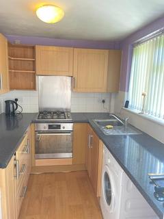 2 bedroom flat to rent - Coningsby Road, Hp13