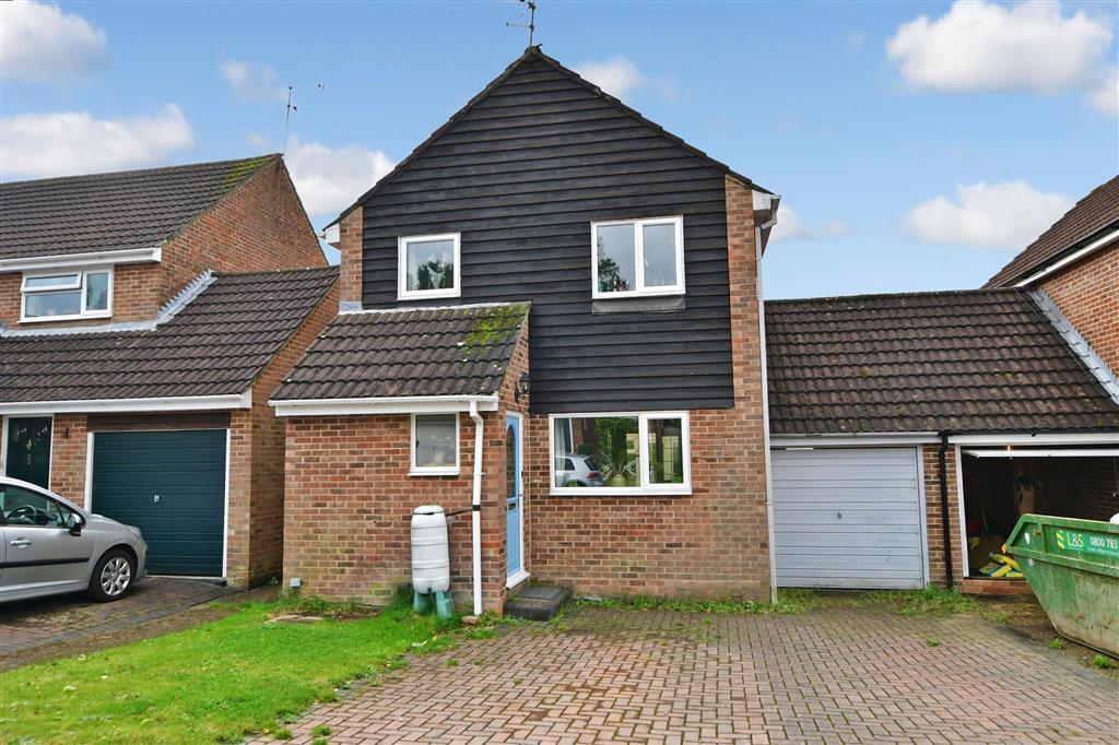 Stoneham Close, Petersfield, Hampshire 3 bed link detached house £450,000