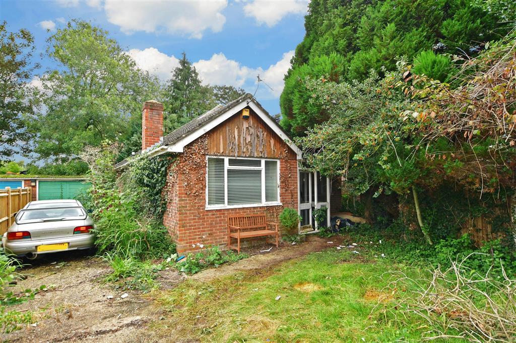 Park Crescent, Emsworth, Hampshire 3 bed detached bungalow