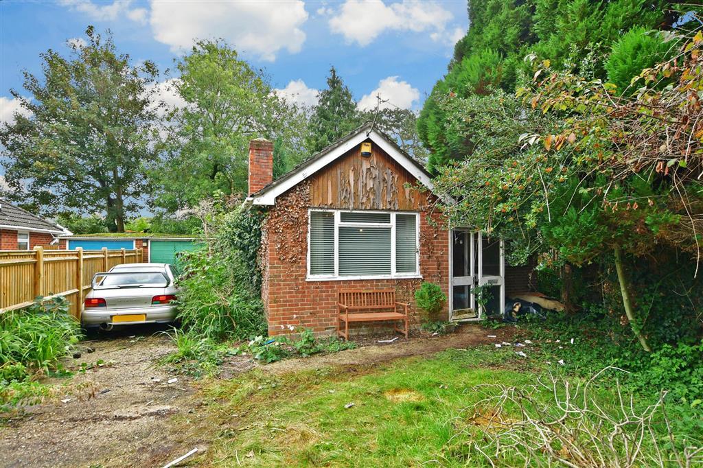 Park Crescent, Emsworth, Hampshire 3 bed detached bungalow