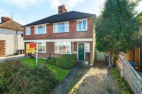 17 Rydens Way, Woking, GU22 9DD