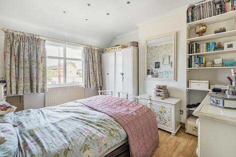 17 Rydens Way, Woking, GU22 9DD