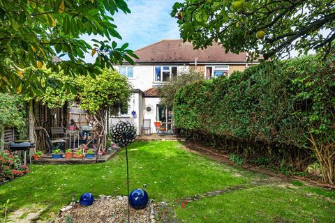 17 Rydens Way, Woking, GU22 9DD