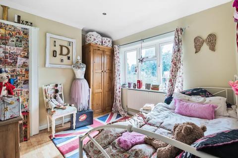 17 Rydens Way, Woking, GU22 9DD