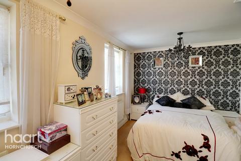 12 Tindall Mews, Hornchurch, RM12 4WW