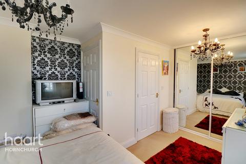 12 Tindall Mews, Hornchurch, RM12 4WW