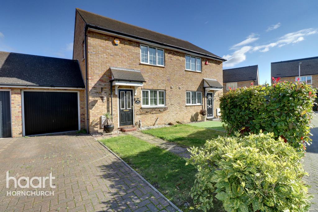 Tindall Mews, Hornchurch 3 bed semidetached house £475,000