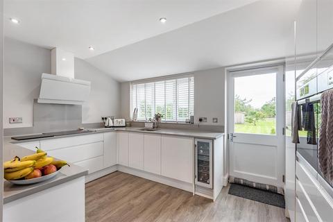 Pembroke Middletown Lane, Studley, B80 7PN
