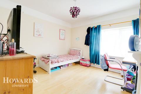 68 Queens Road, Lowestoft, NR32 1TD