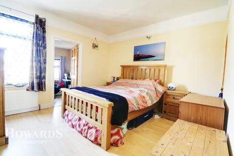 68 Queens Road, Lowestoft, NR32 1TD