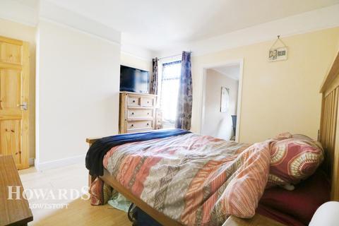68 Queens Road, Lowestoft, NR32 1TD