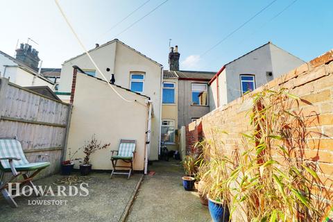 68 Queens Road, Lowestoft, NR32 1TD