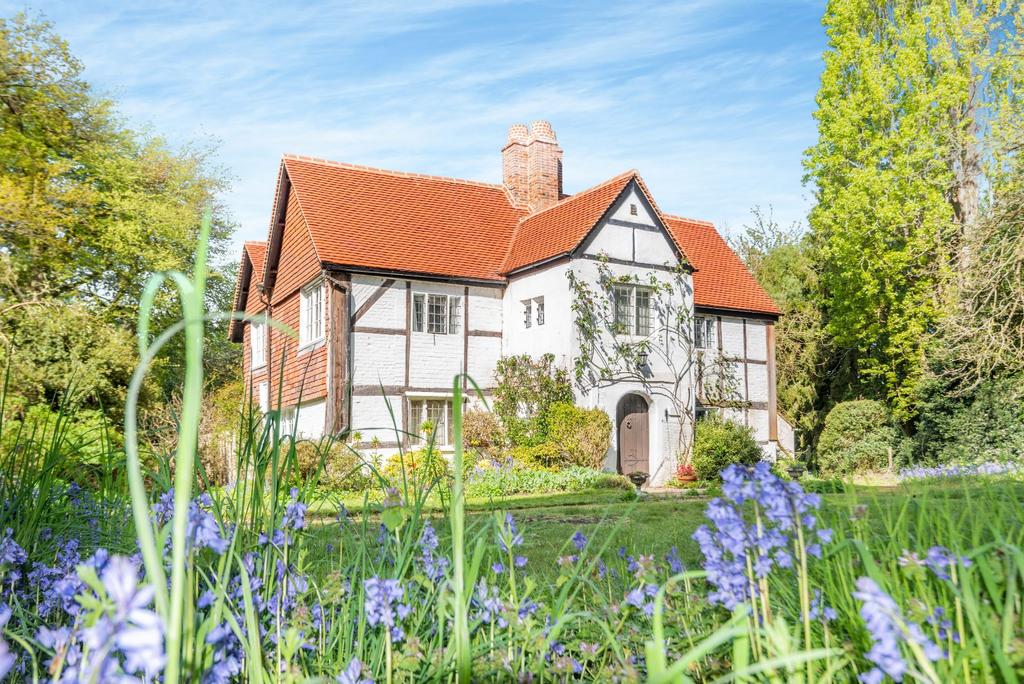 Monteagle Lane, Yateley, Hampshire 4 bed detached house for sale £