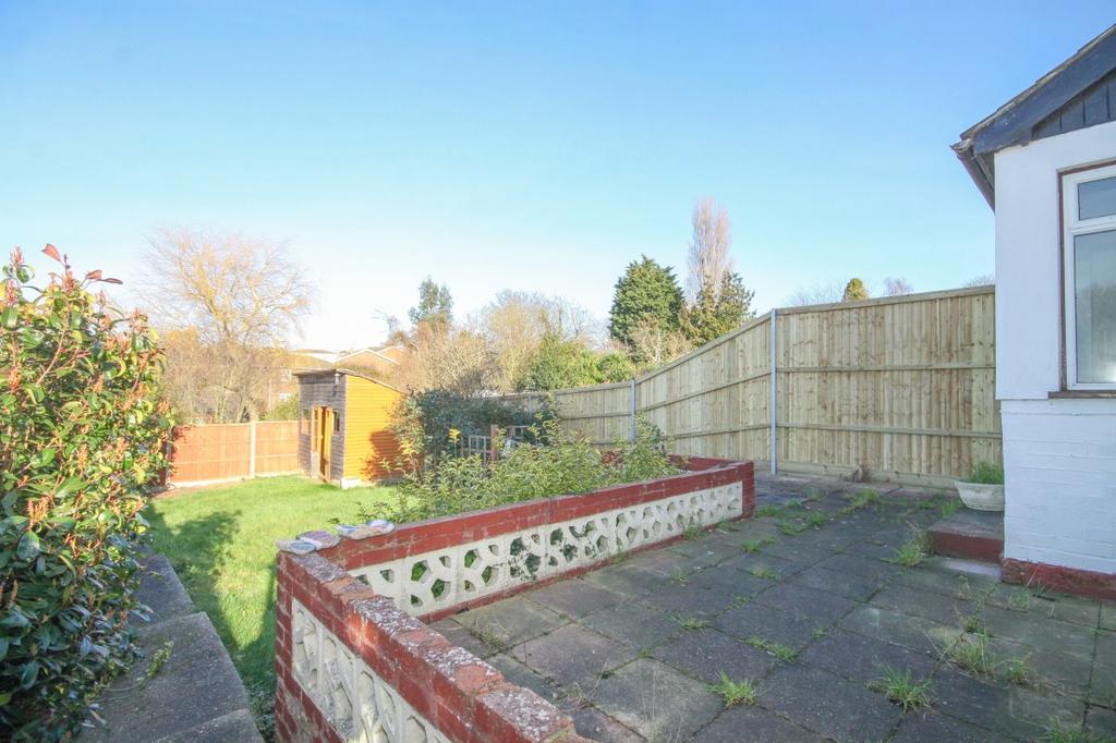 Brecon Chase, Minster On Sea 3 bed semidetached house £1,375 pcm (£