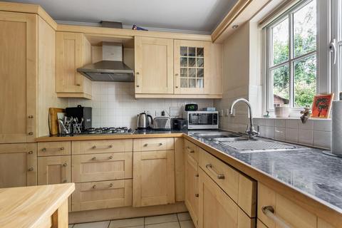 2 Summerfold, Rudgwick, Horsham, RH12 3BY