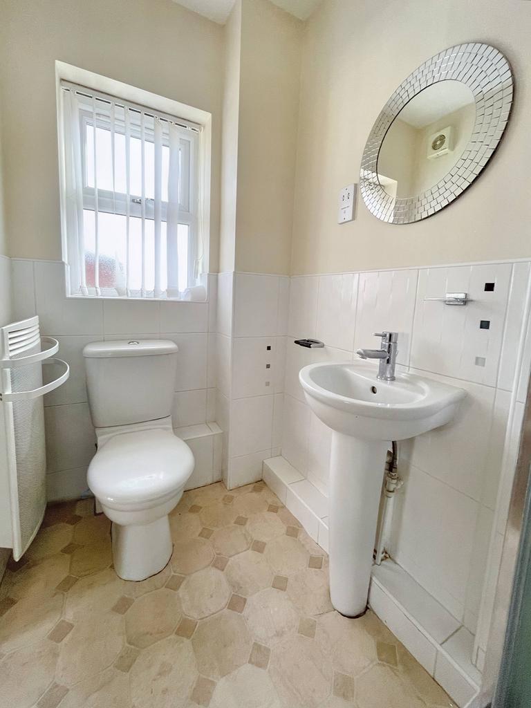 En-suite bathroom
