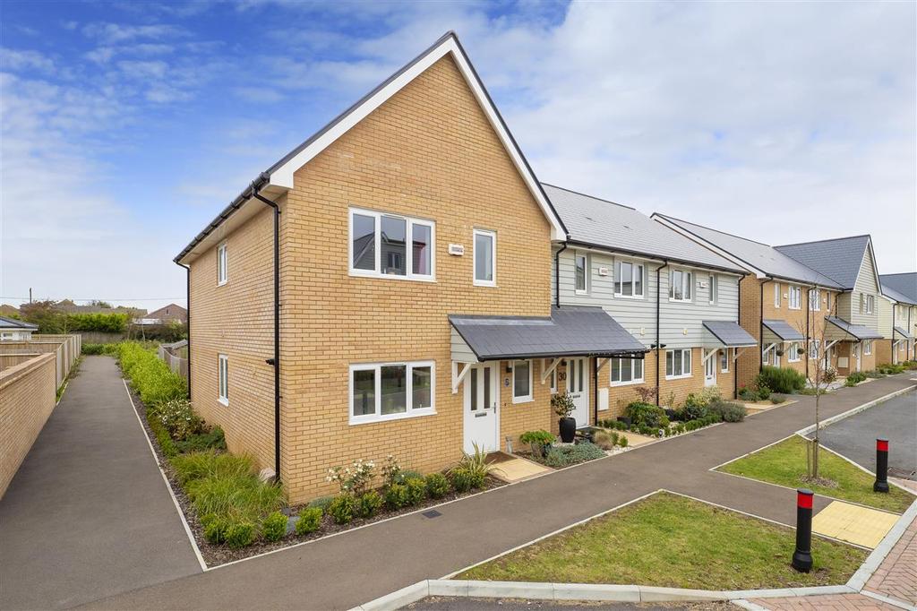 Close, CapelleFerne 2 bed end of terrace house £329,950