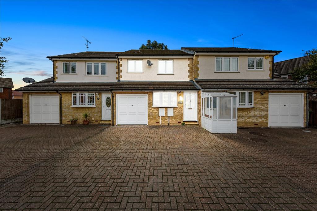 Luncies Road, Basildon, Essex, SS14 3 bed terraced house £325,000