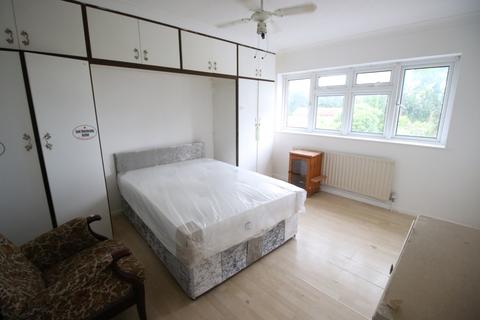 4 bedroom maisonette to rent - Cavendish Road, SUNBURY-ON-THAMES, Surrey, TW16