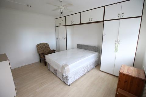 4 bedroom maisonette to rent - Cavendish Road, SUNBURY-ON-THAMES, Surrey, TW16
