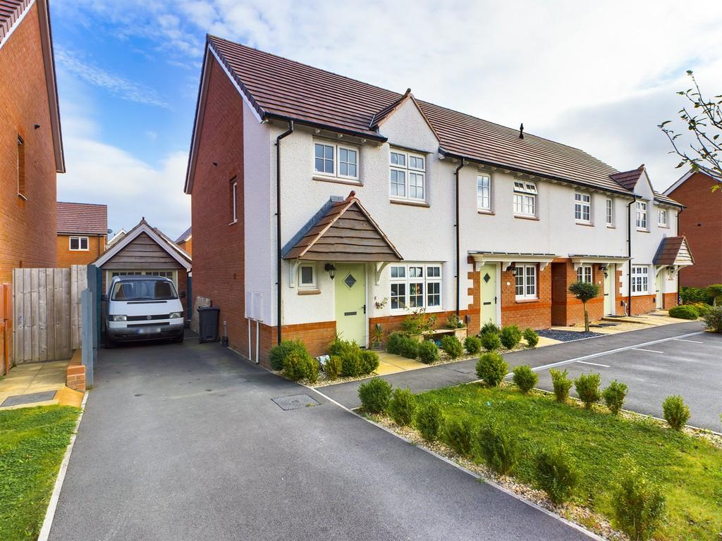 Goldfinch Close, Kingsteignton 3 bed end of terrace house £280,000