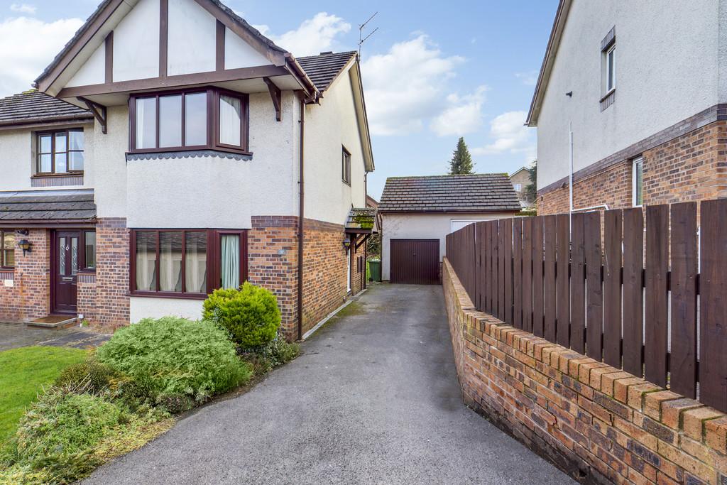 37 Meadow Croft, Penrith, Cumbria... 2 bed semidetached house £180,000