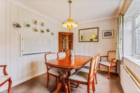16 Seer Mead, Seer Green, Beaconsfield, HP9 2QL