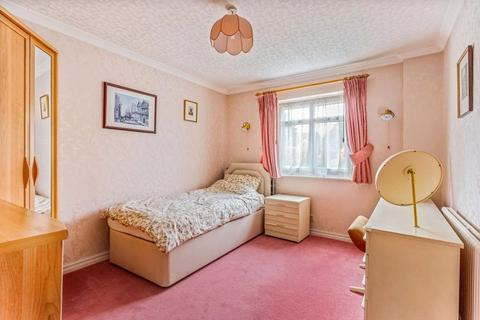 16 Seer Mead, Seer Green, Beaconsfield, HP9 2QL