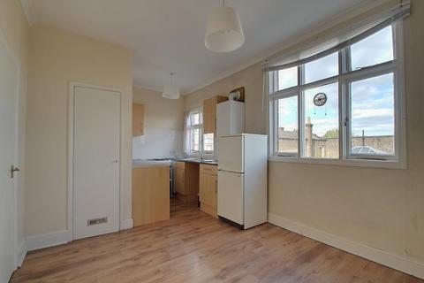 2 bedroom apartment to rent - Hargrave Road N19