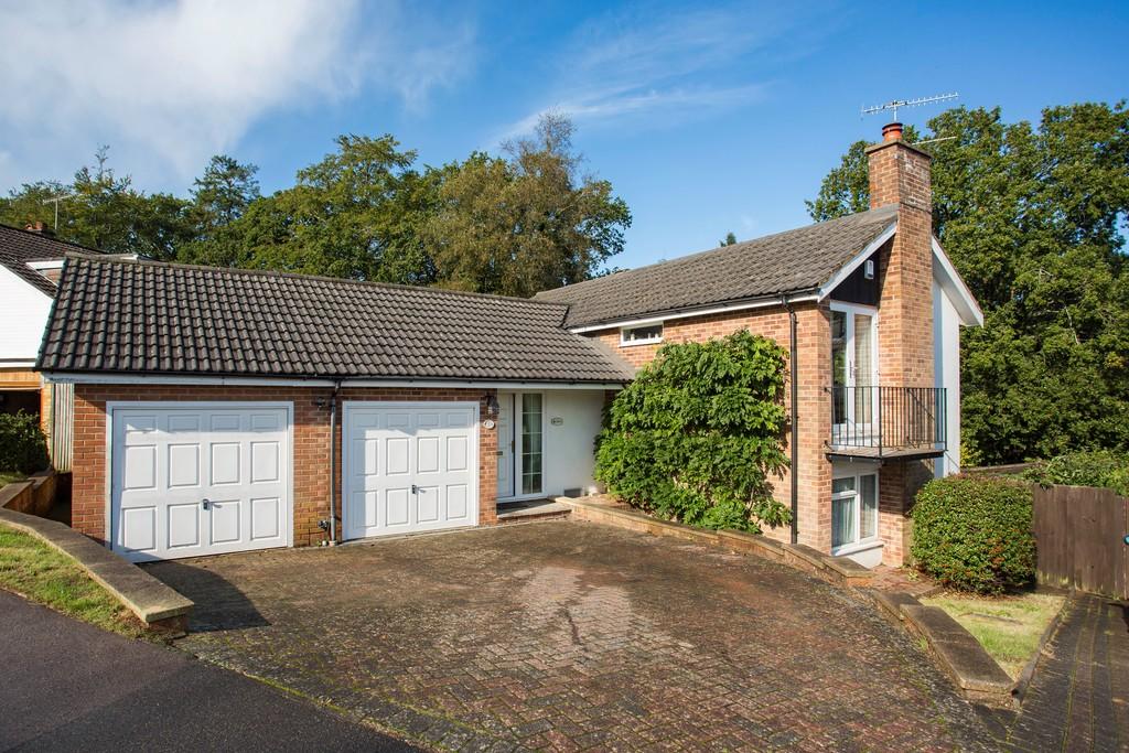 Millbrook Road, Crowborough 4 bed detached house £550,000