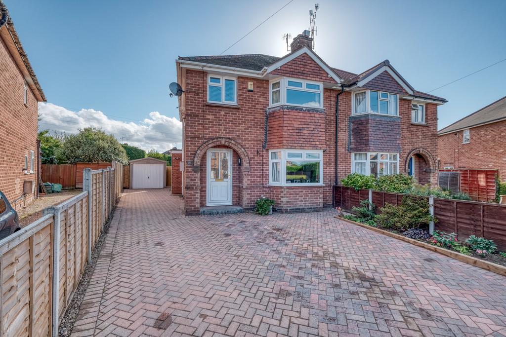 Blenheim Road, Worcester 3 bed semidetached house £300,000