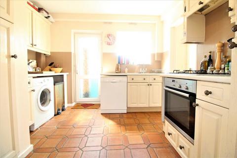 4 bedroom terraced house to rent, Shillitoe Avenue, Potters Bar EN6