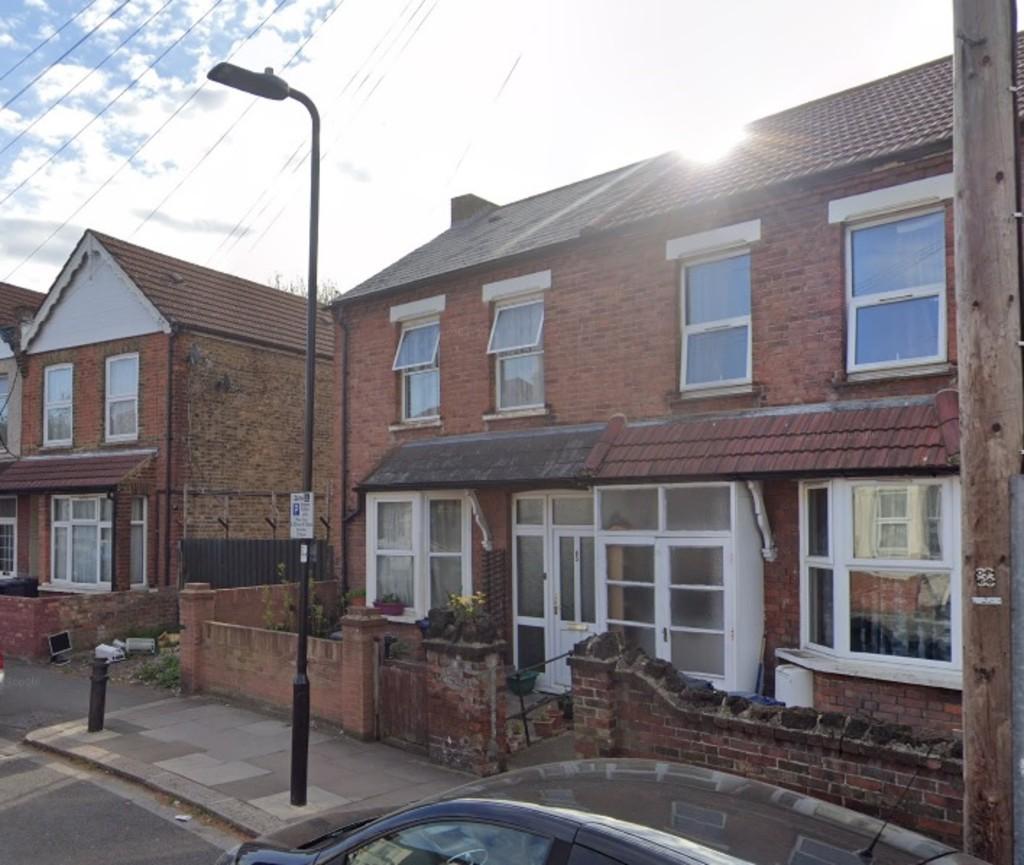 Regina Road, Southall 3 bed terraced house £1,600 pcm (£369 pw)