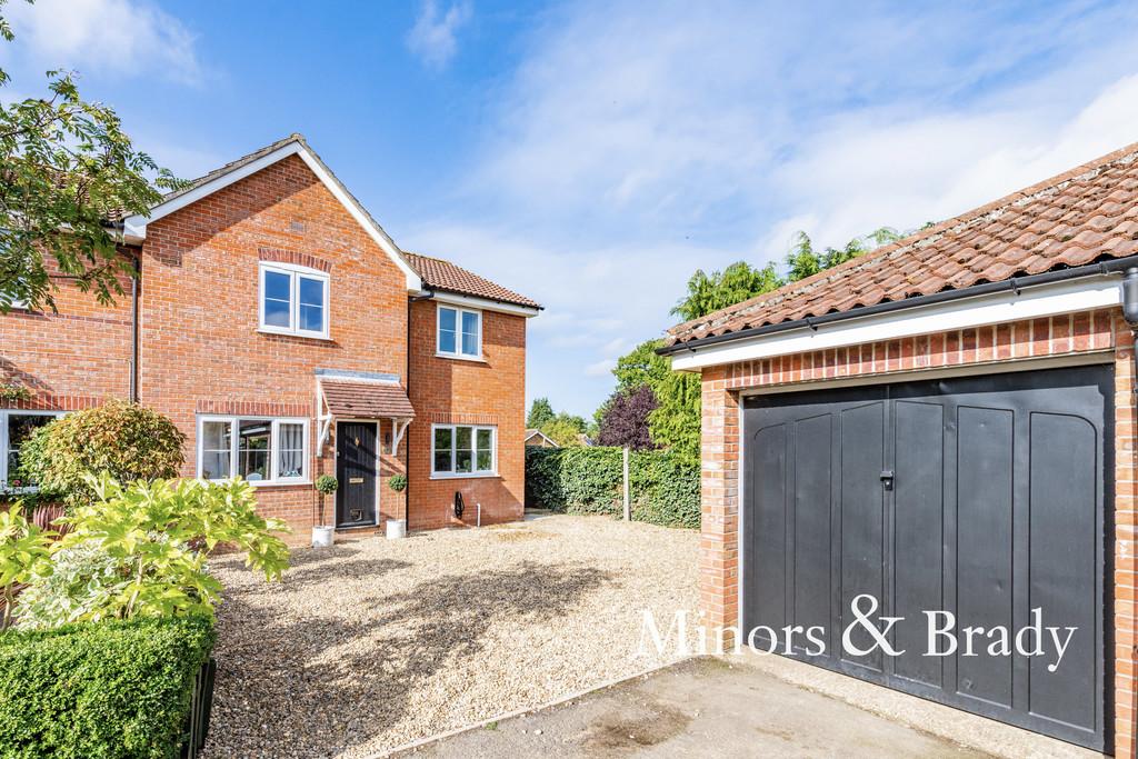 Farrow Close, Mattishall 4 bed semidetached house £260,000