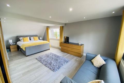 28 Furzeland Drive, Neath, SA10 7UF