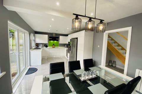 28 Furzeland Drive, Neath, SA10 7UF