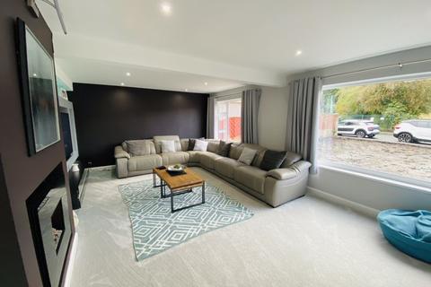 28 Furzeland Drive, Neath, SA10 7UF