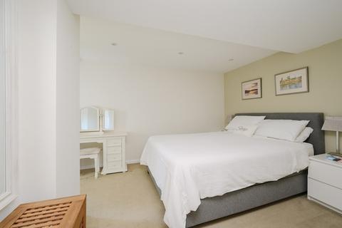 34 Weston Road, Thames Ditton, KT7 0HN