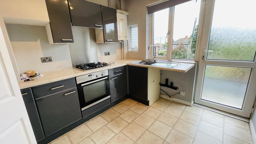 Reading Road, Northolt UB5 1 bed flat £1,150 pcm (£265 pw)