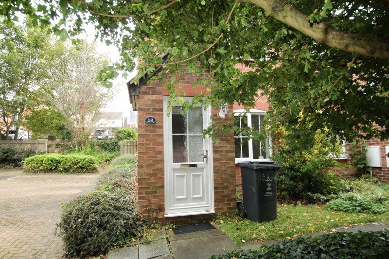 Dewell Mews, Swindon 2 bed house £895 pcm (£207 pw)